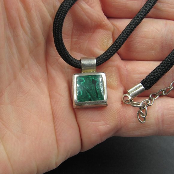 16 Inch Sterling Silver & Cloth Malachite Inlay Necklace - Picture 2 of 4